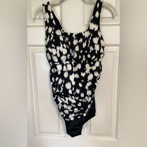 Croft & Barrow Black and White One Piece Swimsuit